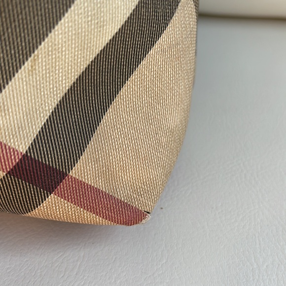 Burberry authentic handbag - Picture 2 of 13